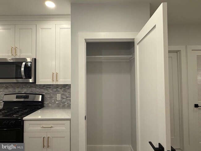 415 E Jasper St Unit 2