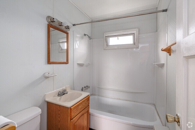 2BR, 1BA - 600SF - Bathroom