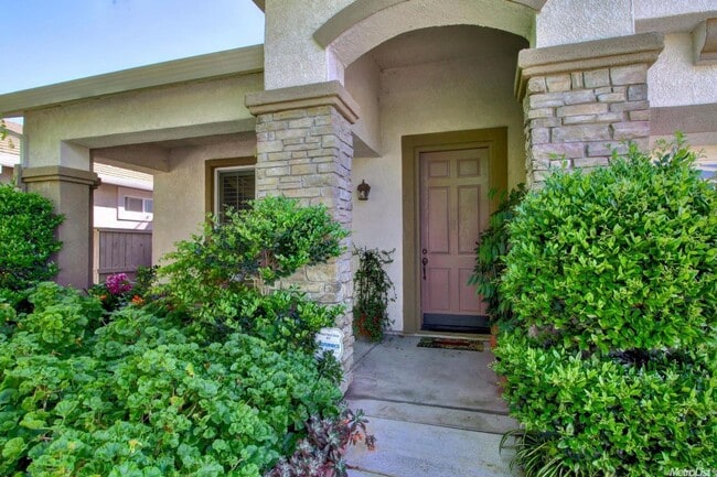 Photo - 4 Bedroom / 3 Bathroom Home in Elk Grove – Bedroom & Full Bath Downstairs SEE VIDEO