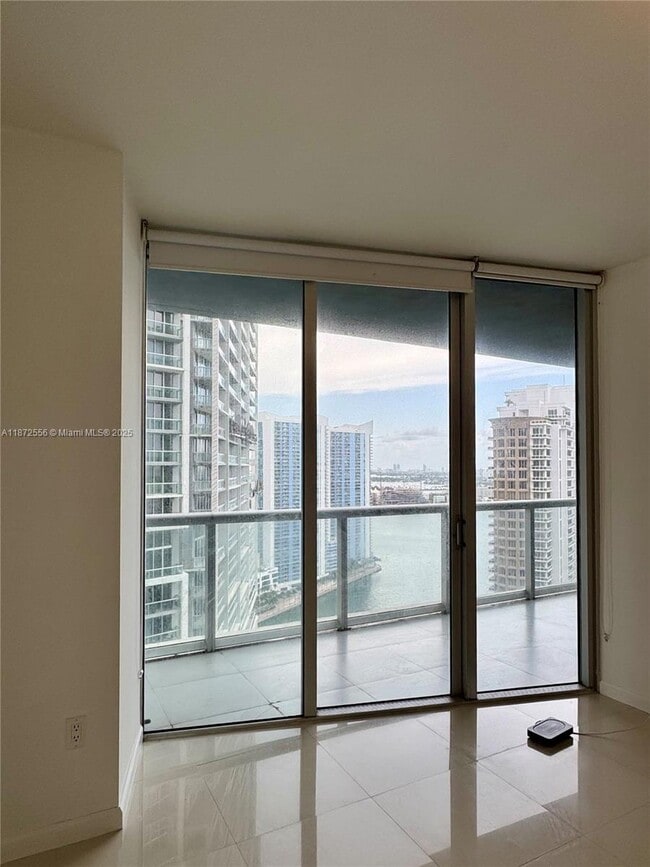 Photo - 495 Brickell Ave Unidad 3106