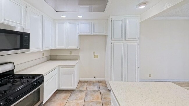 1617 Toyon Pl