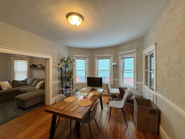 Building Photo - 22 Spencer Ave Unit 2