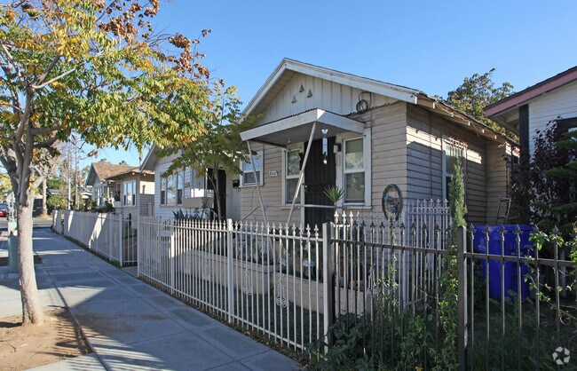 Photo - 549-567 17th St Apartments