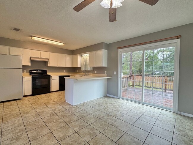 Photo - MOVE-IN READY!  [PET FRIENDLY]