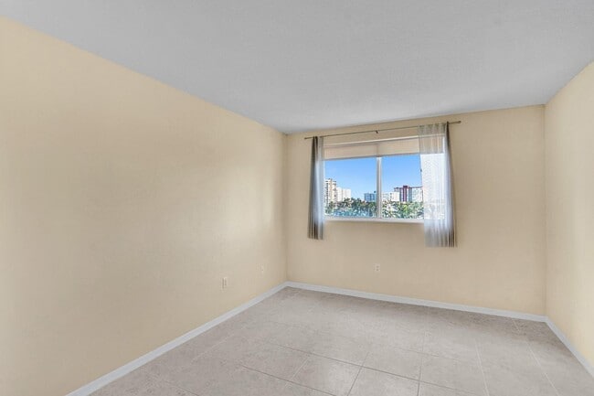 Building Photo - 201 Golden Isles Dr Unit 507 Rental
