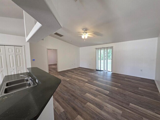 Photo - 670 Reindeer Dr