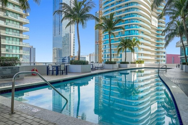 Photo - 60 SW 13th St