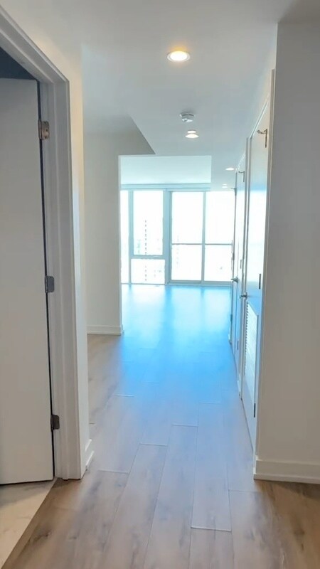 Photo - 220 W Hill St