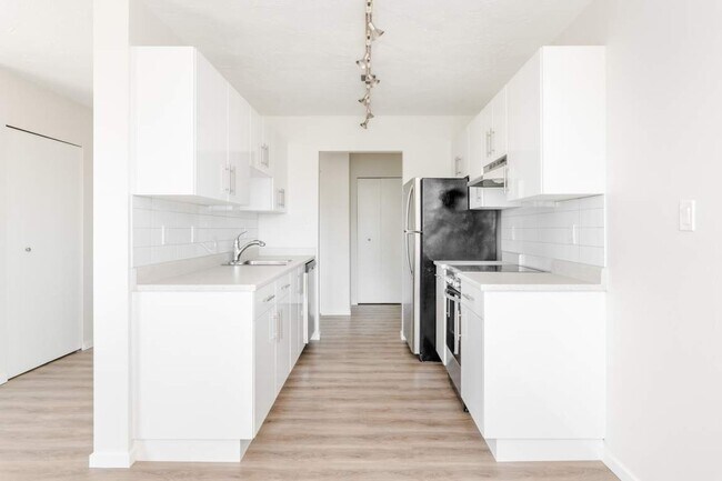 Roberts Manor - Roberts Manor