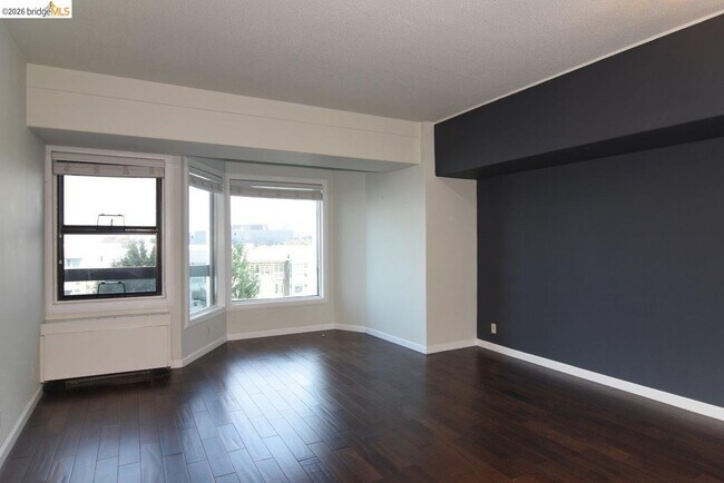 Photo - 6363 Christie Ave Unidad 602