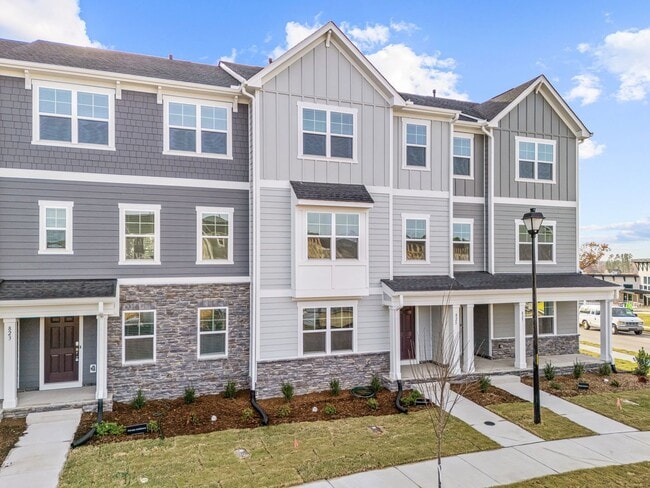 Building Photo - 825 Basswood Gln Trl