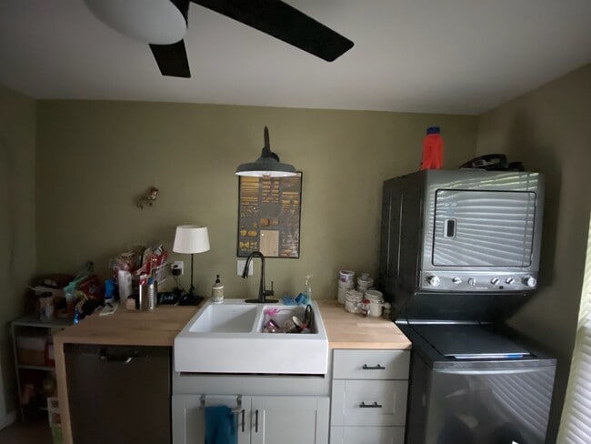 Kitchen - 513 W Lookout Dr Unit 209