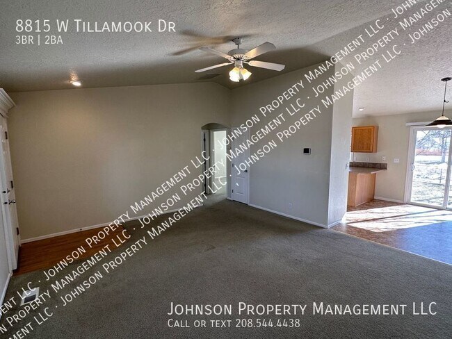 Photo - 8815 W Tillamook Dr