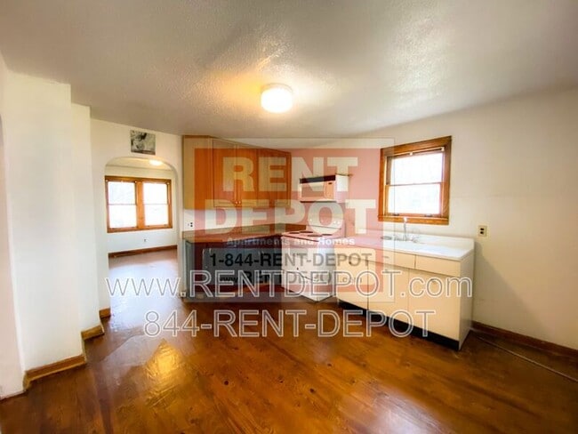 Photo - 1815 S Helfrich Ave