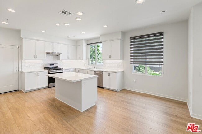 Photo - 111 Benchmark