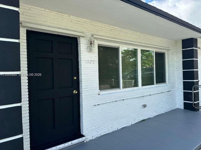 Photo - 2458 Plunkett St