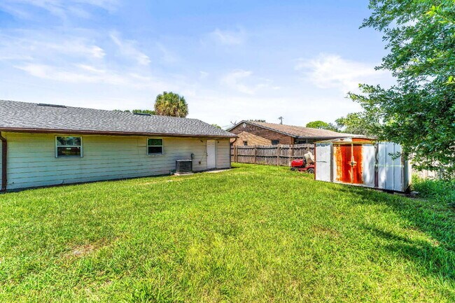 Photo - Charming 2-Bed Duplex Retreat in Edgewater...