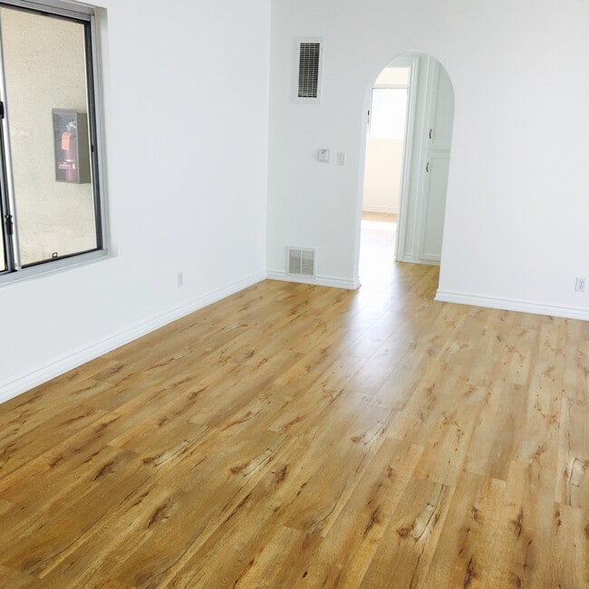 Photo - 2310 6th St Unidad 4