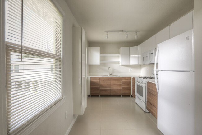 Photo - 218 E 14th St