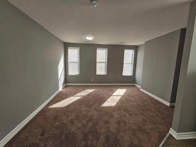 Building Photo - 2412 Huron St Unit 3