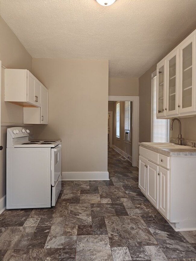 Photo - One Month's Free Rent!