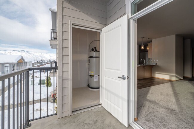 Photo - Large 2 Bedroom/2 Bath Apartment- Pet Frie... Unidad 632