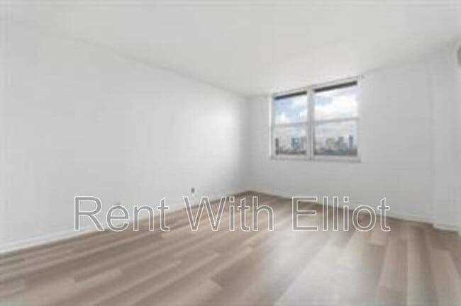 Photo - 1625 SE 10th Ave