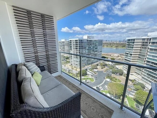 Building Photo - 1830 Avenida Del Mundo Unit Coronado Condo