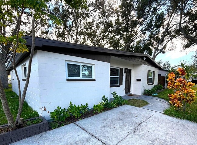Building Photo - Fully Remodeled 3-Bedroom Home for Rent in...