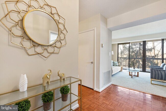 Photo - 1016 S Wayne St Unit 303