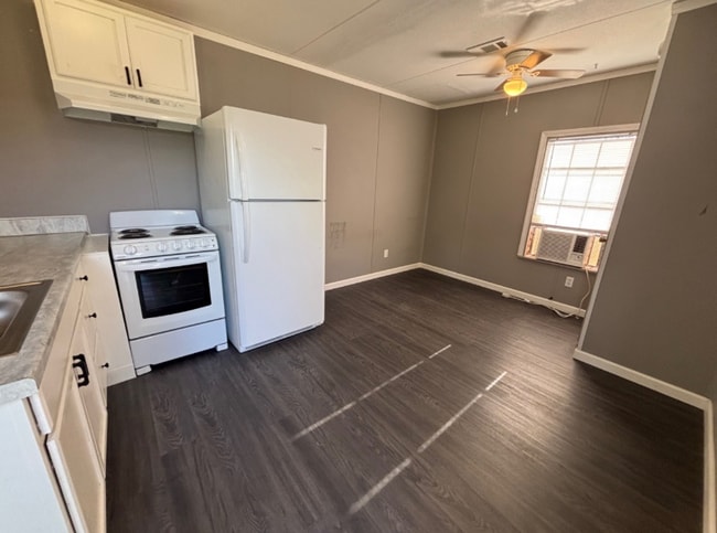 Photo - 2830 Mark Cir