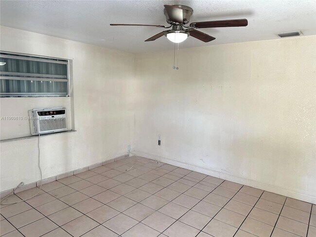 Photo - 4763 NW 3rd St Unidad 2