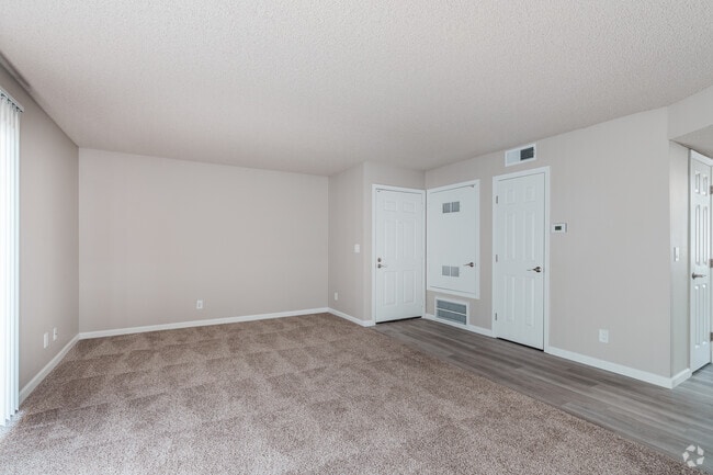 2BR, 2BA - 950SF - Living Room