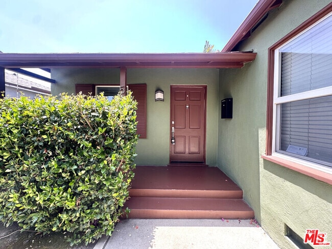 Building Photo - 5153 Overland Ave Rental