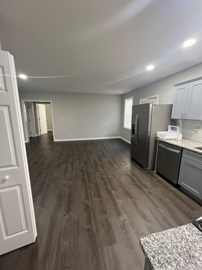 Photo - Newly Renovated 2 bed/1 bath apartment (Downstairs) Unidad A