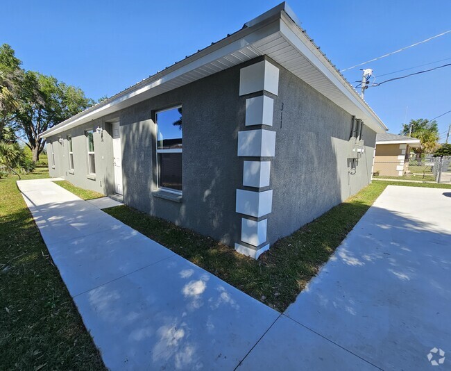 Building Photo - 311 Ave Y NE Rental