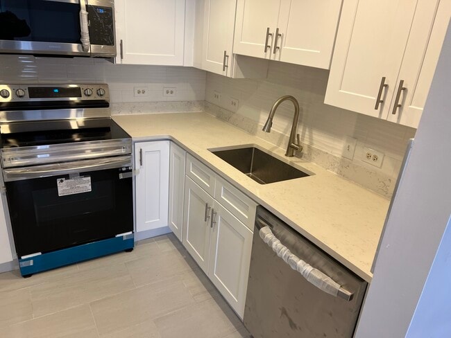 Building Photo - 534 Commonwealth Ave