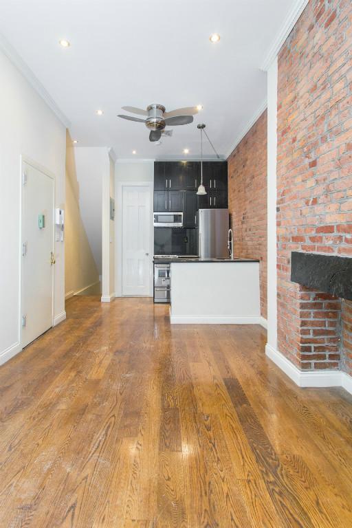 Building Photo - 279 E 10th St Unit 1R Rental