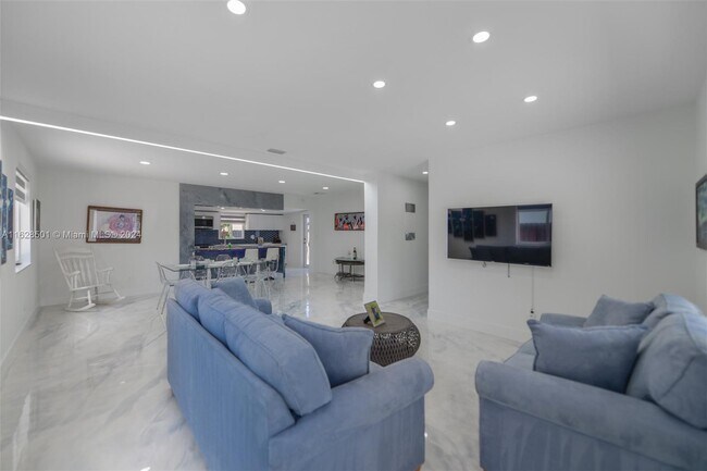 Photo - 1072 SW 25th Ave Unit 2