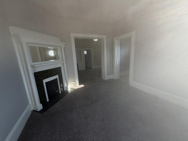 Photo - 425 W Silver St