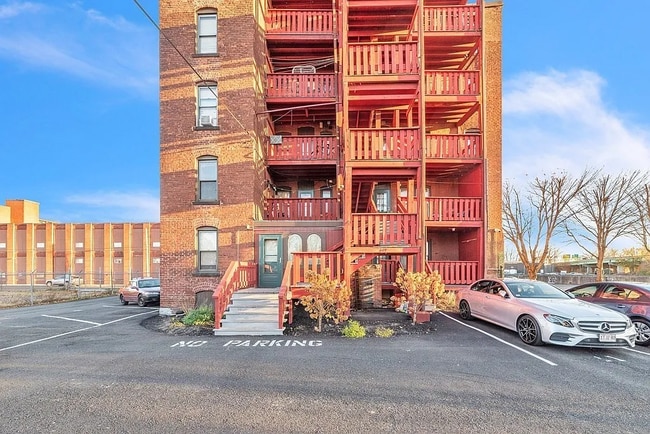 Photo - 649 S Summer St Unit 3L