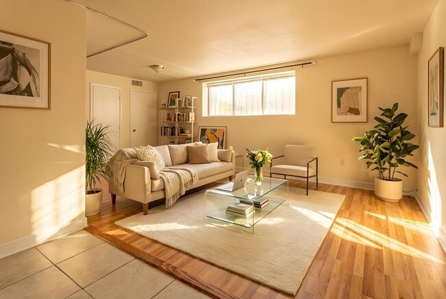 Photo - 120 Bradlee St Unidad 2