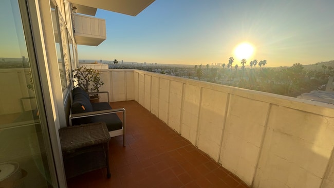 Photo - 7135 Hollywood Blvd Unit 903