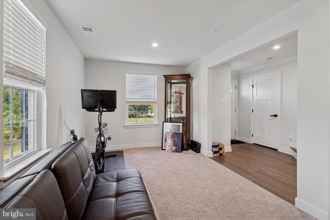 Photo - 102 Foxtail Wy