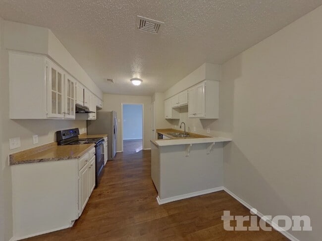 Photo - 717 Marlow Pl