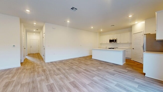 Photo - 4469 Buckingham Ave