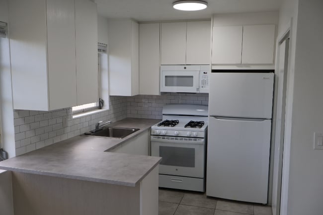 Building Photo - 5920 NW 16th Pl Rental