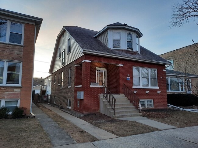 Building Photo - 5622 N Mango Ave Unit 1St FL Front