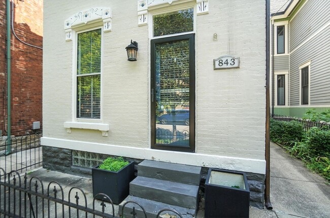 Photo - 843 Overton St