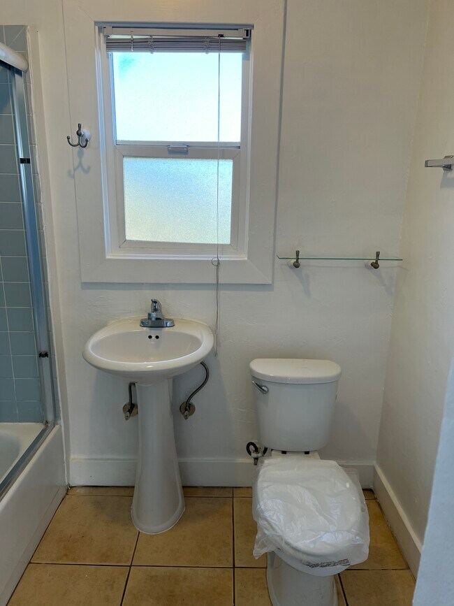 Photo - 1940 E 17th St